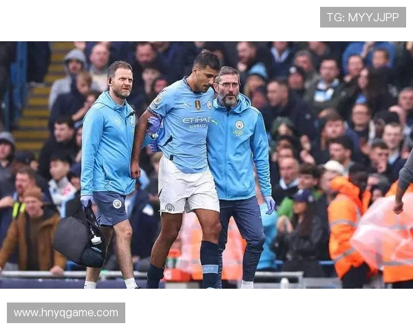 曼城多线作战体能压力增加,对球队关键阶段表现造成潜在影响 曼城多线作战体能压力增加,对球队关键阶段表现造成潜在影响