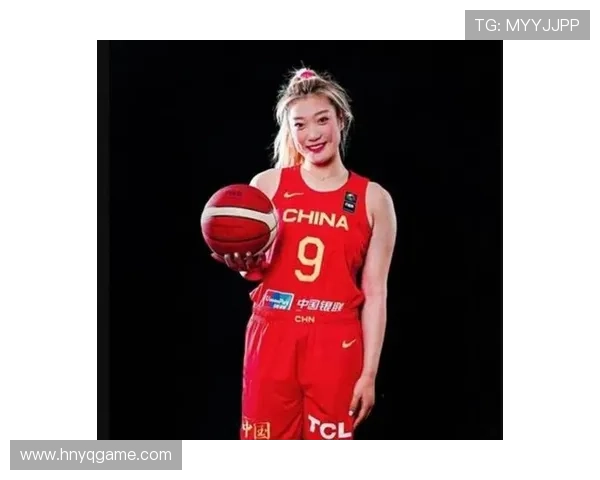 李梦居然把家里布置得像豪宅，还没想到篮球场上她这么拼命？